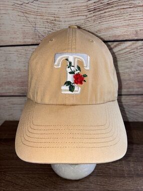EUC MLB Texas Rangers (47 Brand) Red Thorn Clean Up Hat Khaki